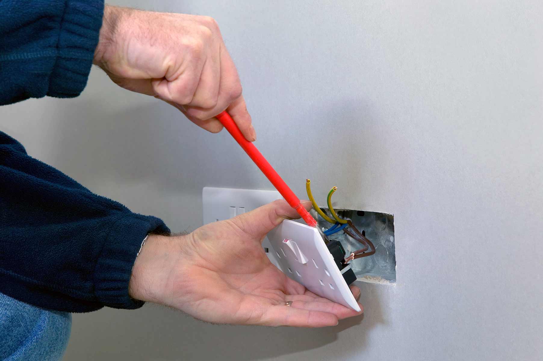 Our electricians can install plug sockets for domestic and commercial proeprties in Totton and the local area. 